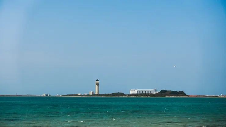 從小希臘坐看飛機起降─瀨長島