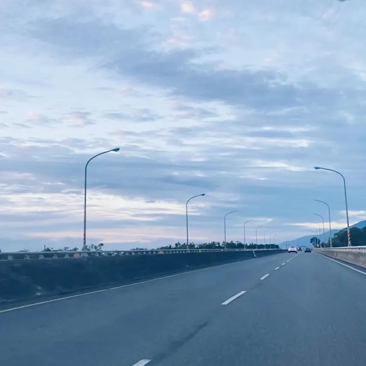 12月30日清晨，跟著救護車送爸爸回家。