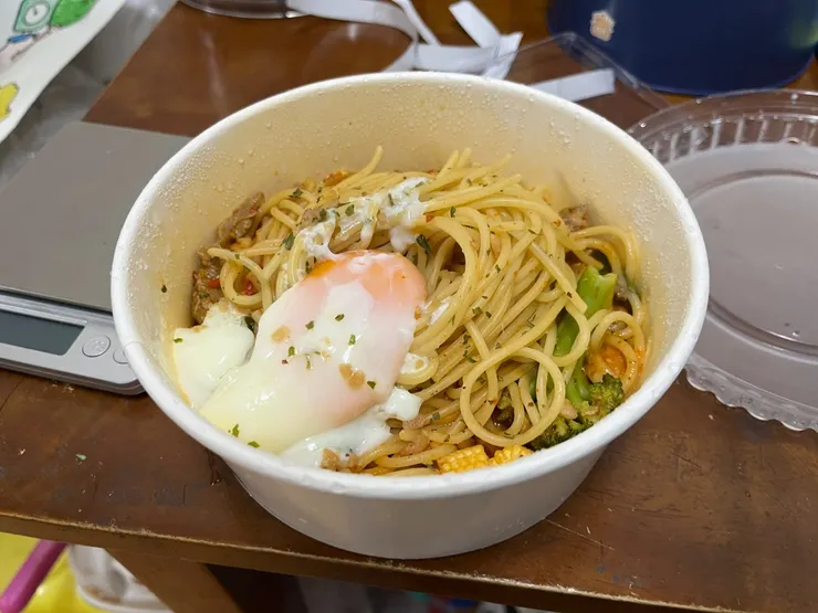 好像什麼蝦醬松阪豬加一顆水波蛋。