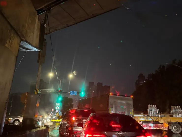 2025/10/20 下班路上大塞車