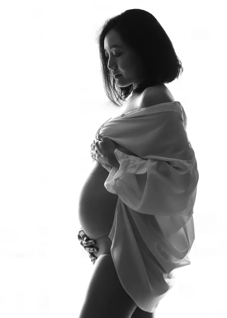 鄭雙雙即將成為母親，確定挺著孕肚走上金曲紅毯