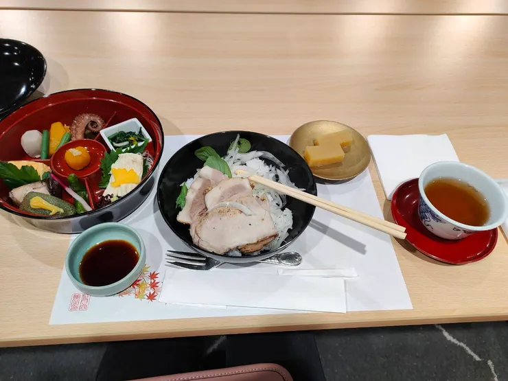 擺盤很漂亮的日式風味料理