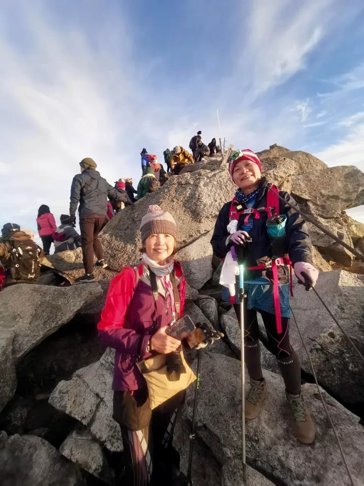 很開心的和隊友在神山菜市場合影！