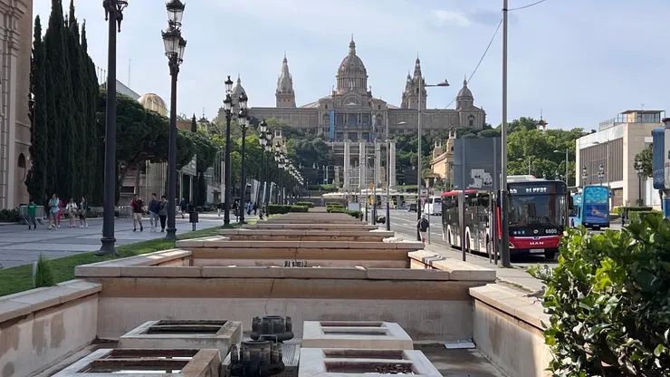 加泰隆尼亞藝術博物館前的魔幻噴泉