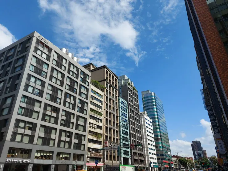 捷運善導寺站有很多行政機關、商辦大樓還有學校,中午時刻總是人山人海