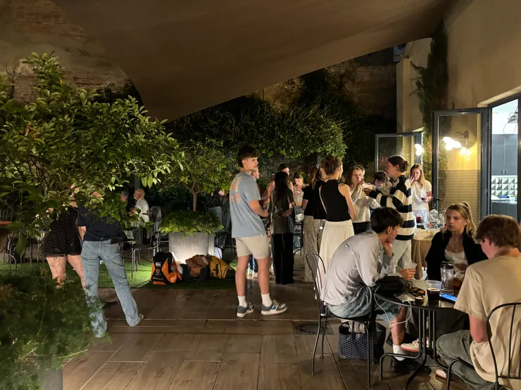 交流會是E人的天下，I人只顧吃。