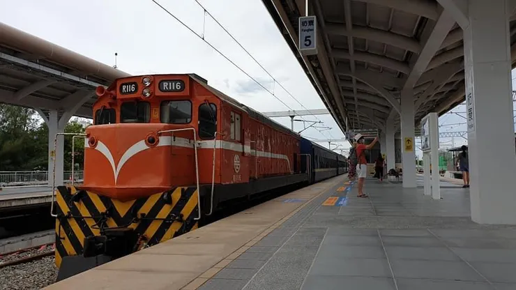 這時還沒有藍皮解憂號