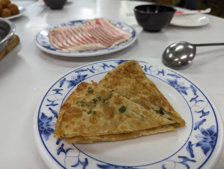 台電勵進餐廳的蔥油餅看似單調卻美味