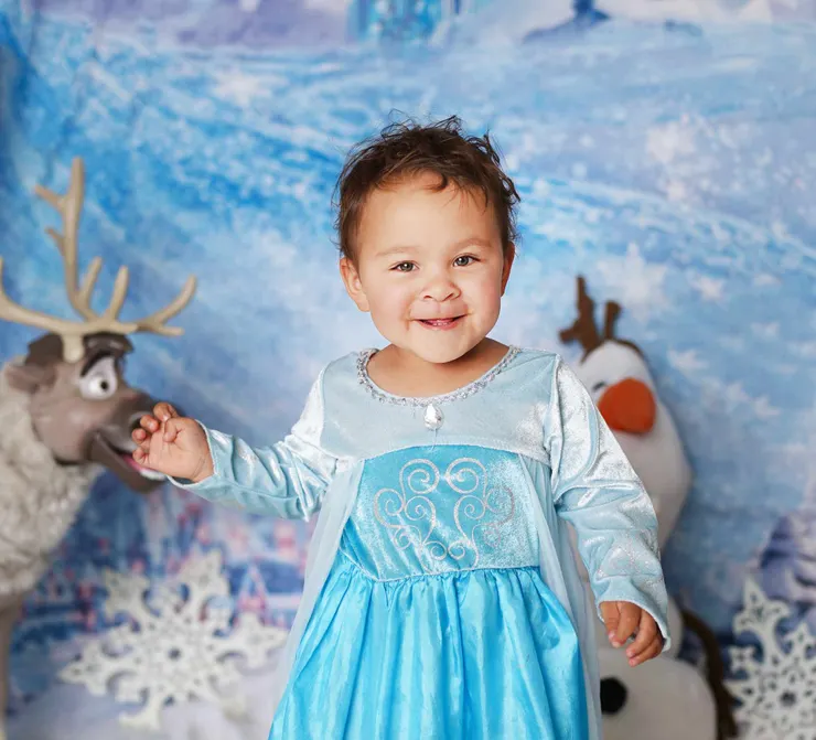 不行，我得醒醒，怎麼跑到冰雪奇緣了。啊！我又在做我的公主夢了......