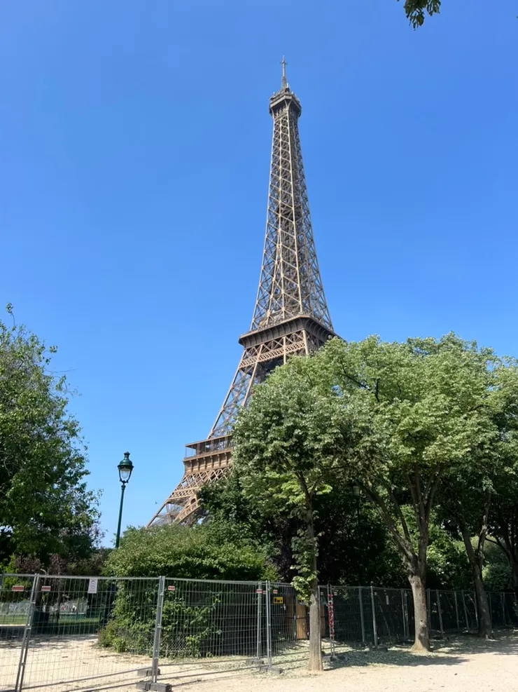 We saw many many people who were planning to climb up the Eiffel Tower insde the fence. We didn't feel like going up though. Not our thing. 