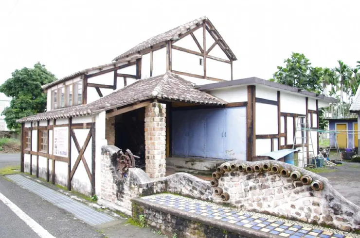 鳳林典型的菸樓建築
