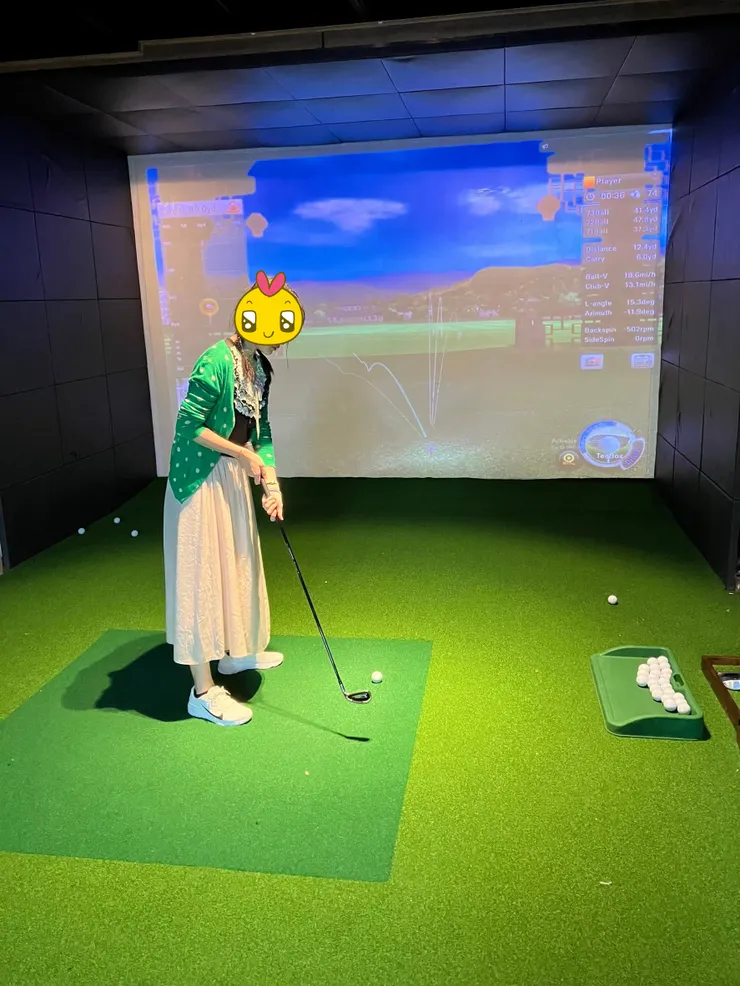 我其實不會打，都揮不遠，男生們則是都飛出界。