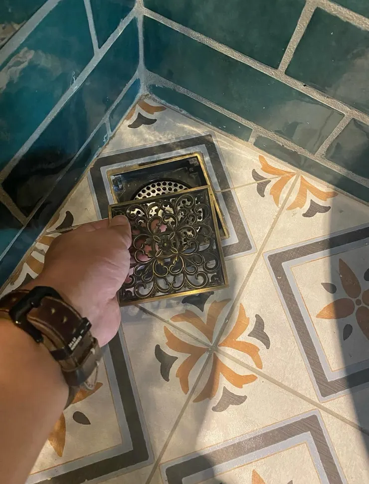 磁磚與落水頭尺寸完全對上