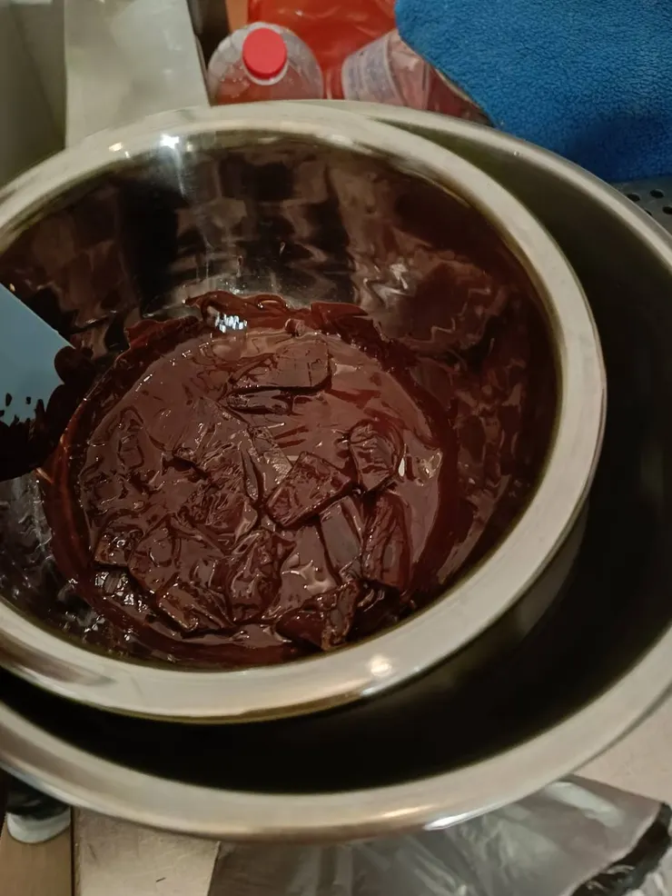 巧克力剝小塊隔水加熱融化