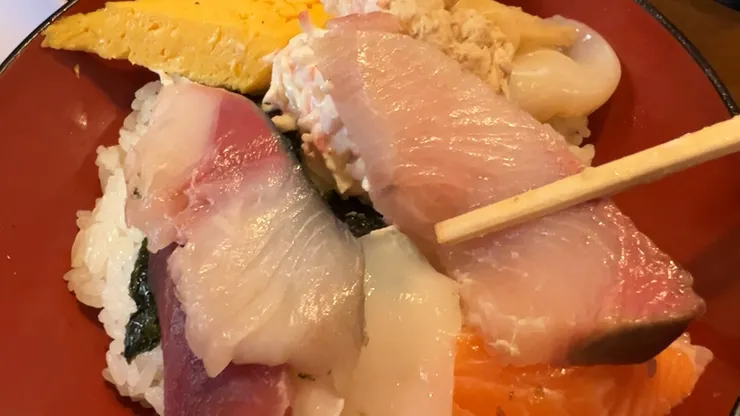 「屋台壽司」 (Yataizushi / や台ずし) 生魚片