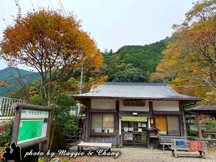 「滝尻王子」，主祭神為天照皇大神，是熊野九十九王子社格最高的五体王子之一。社殿重建於天保10年(1839年)，前為拜殿，本殿在後。