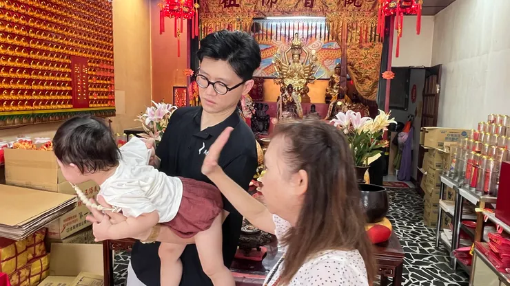 圖：收驚的過程示意(非本人)