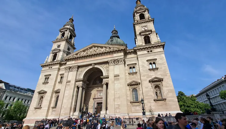 聖伊什特萬聖殿.. 教堂要門票..順道經過