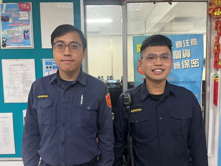 ▲港墘派出所警員陳奎凱(左)何瑋霖(右)。(圖/內湖分局提供)
