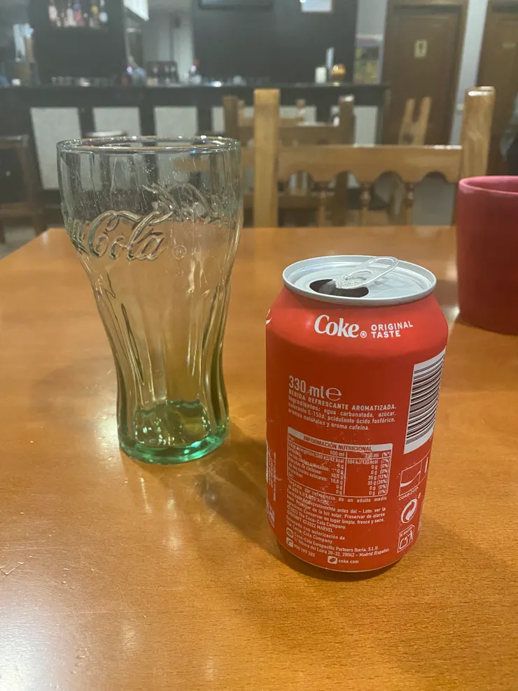 已經走了14公里的我多想喝這一口神仙快樂水。老闆聽到我一早要點可樂很詫異還再問我確認一次。