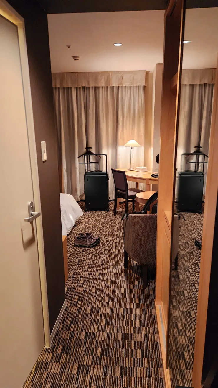 玄關位置往房間的視角