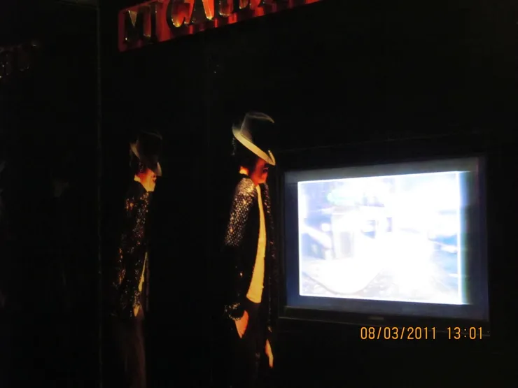 MJ舞姿的定格和動感的MV。