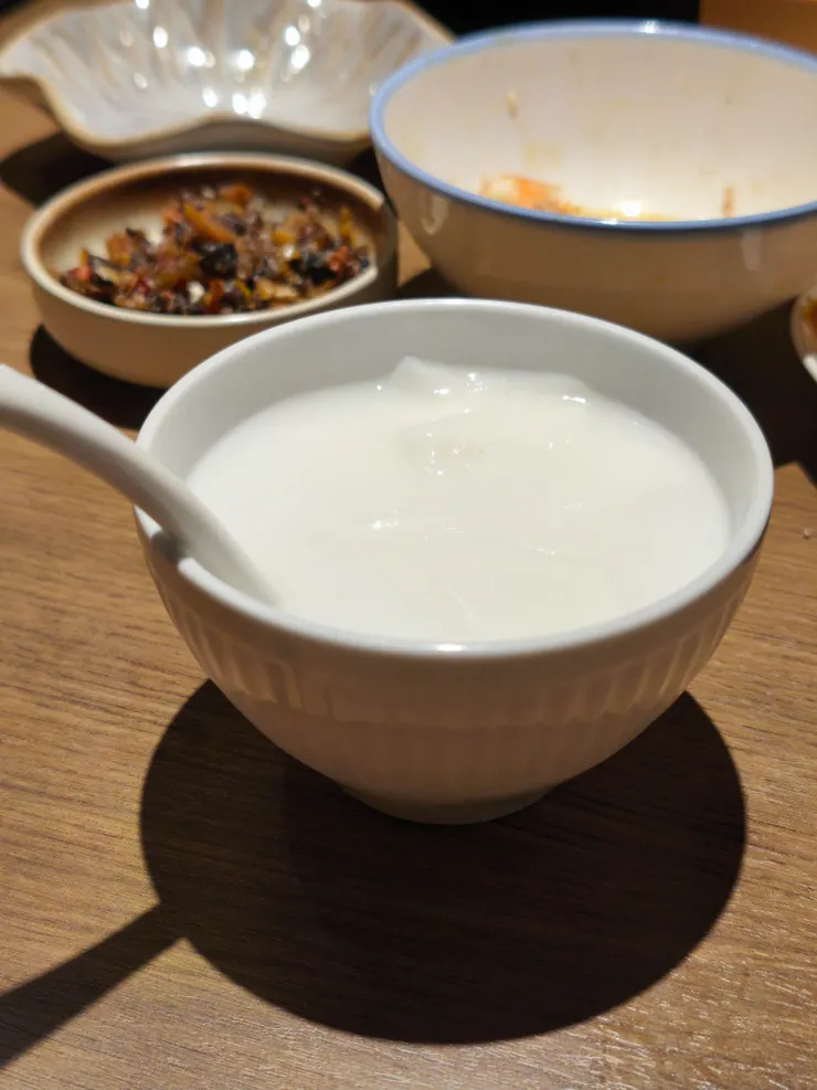 店家招待 飯後甜點杏仁凍（杏仁味道香濃）