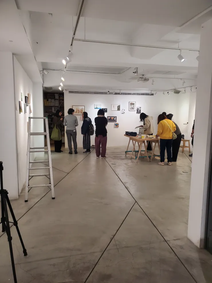 共50位創作者，陸續來到現場佈展