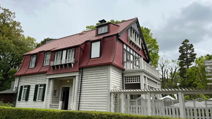 現在裡面是能喝茶的餐廳。