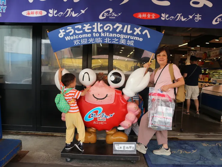 2023北海道,媽媽也很愛逛在地市場,都會挑到一些不錯的東西