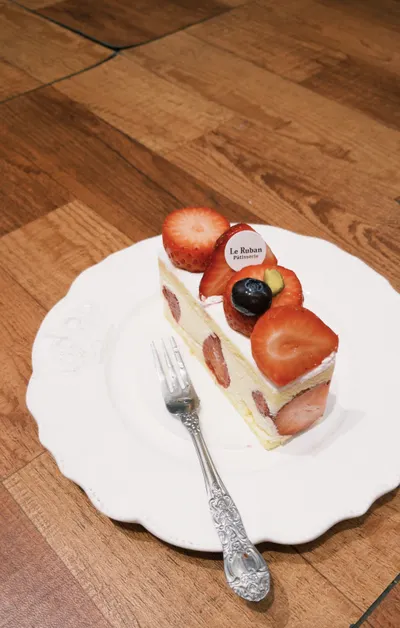 法朋烘焙甜點坊｜豐盛的草莓季🍓