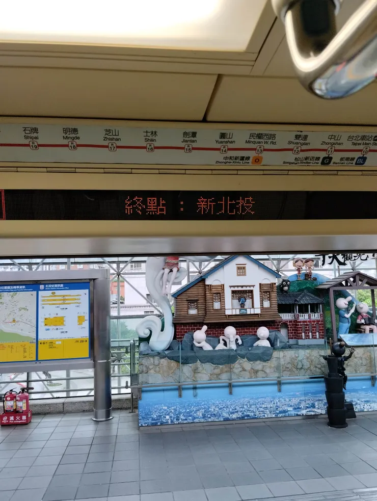 由車廂中向外看Q版不動明王