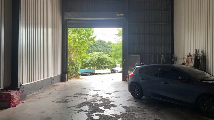 鐵皮屋下的專業與汗水，是城市最被忽略的光。