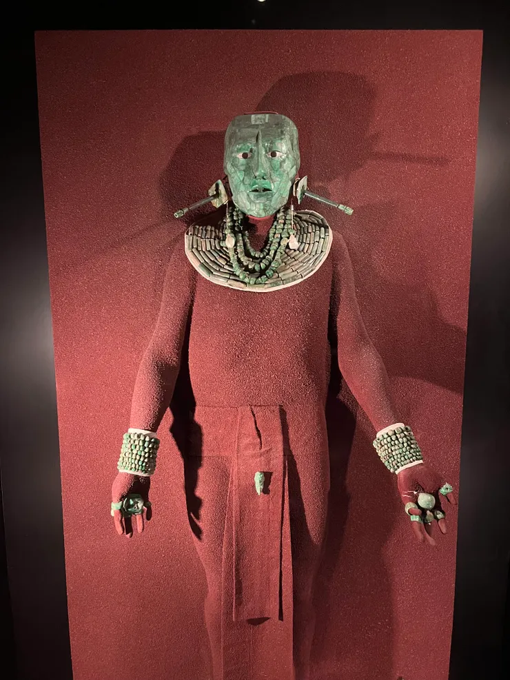 Palenque的太陽花盾牌王的玉面具