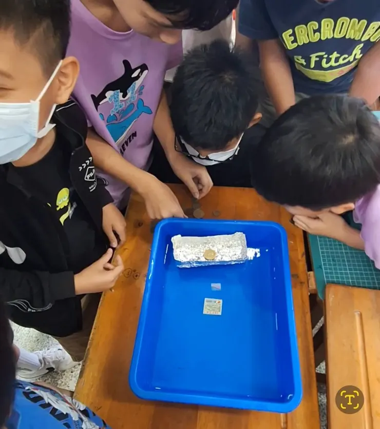 比賽情形：放置錢幣、不可觸摸小船