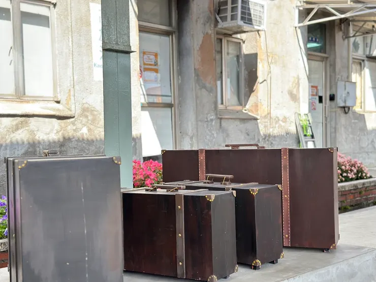 打狗驛站的行李箱裝飾，非常復古