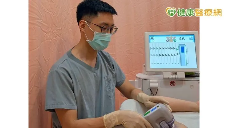 針對腋下多汗與狐臭問題，目前已有非侵入性的「清新微波」療程可供評估與選擇。