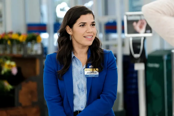 最喜歡艾美的其中一個原因，就是每一集貫徹了身上的名牌都不是她自己的名字，即便升上了經理也不變 不喜歡被陌生人叫本名的習慣XD 圖片來源自《爆笑超市》