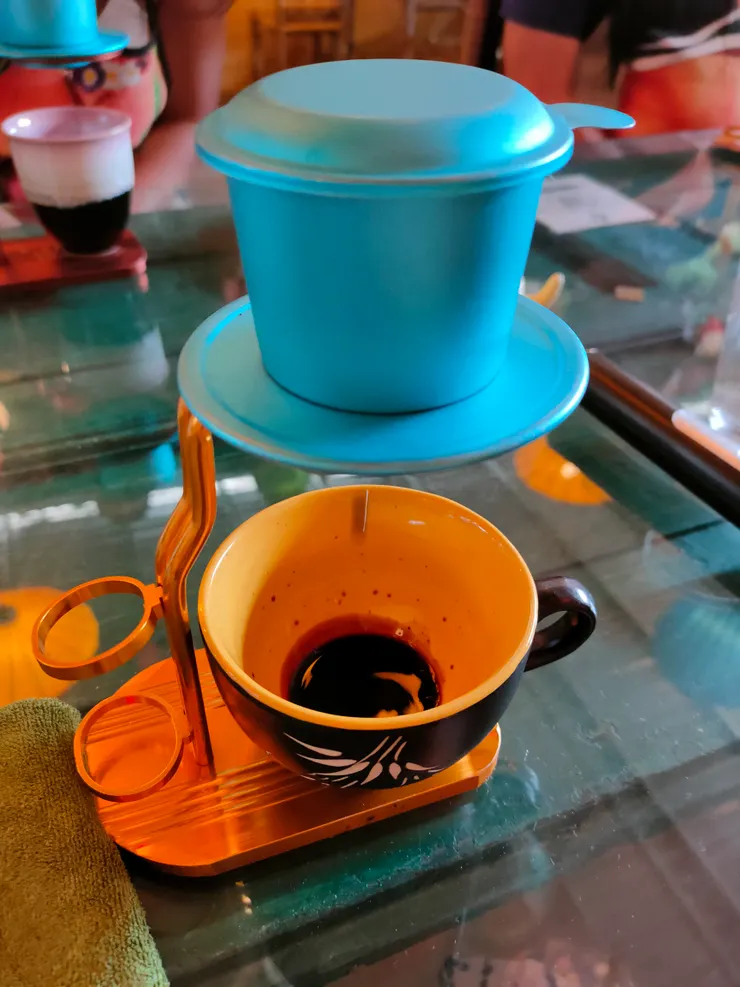 黑咖啡像在萃取苦茶