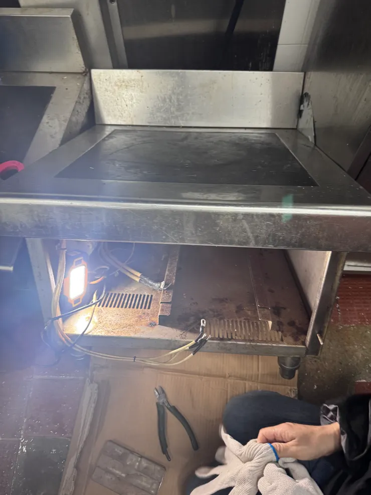 維修商用電磁爐，開機冇反應唔着燈