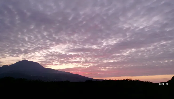 傍晚美麗的雲彩