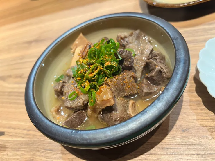 內臟樣式齊全味道不俗，大推。