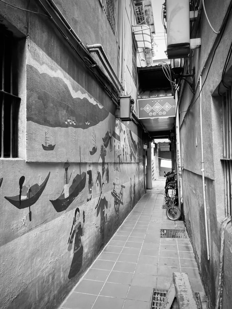 米市巷,巷底是潮音寺