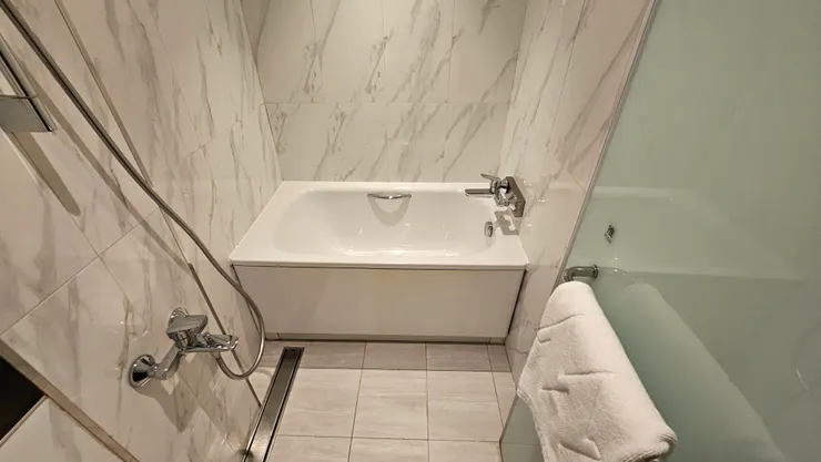 凱達大飯店的房間有浴缸超讚!雖然用不到!但看到就是爽!