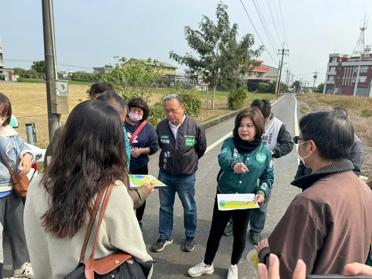〔圖四〕會勘農業灌溉水路（取自賴惠員&nbsp;Facebook&nbsp;粉絲專頁）