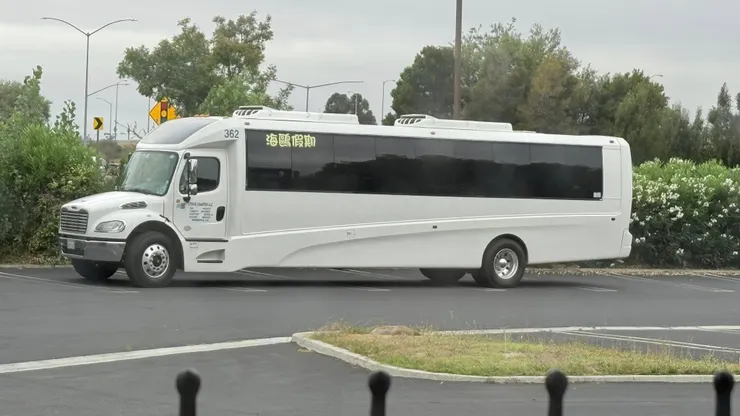 海鷗假期的車輛,這應該是二十人以上的團。