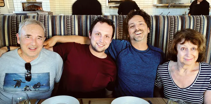 左起為：父親 Michael Brin、弟弟 Samuel Brin、Sergey Brin，以及母親 Eugenia Brin
