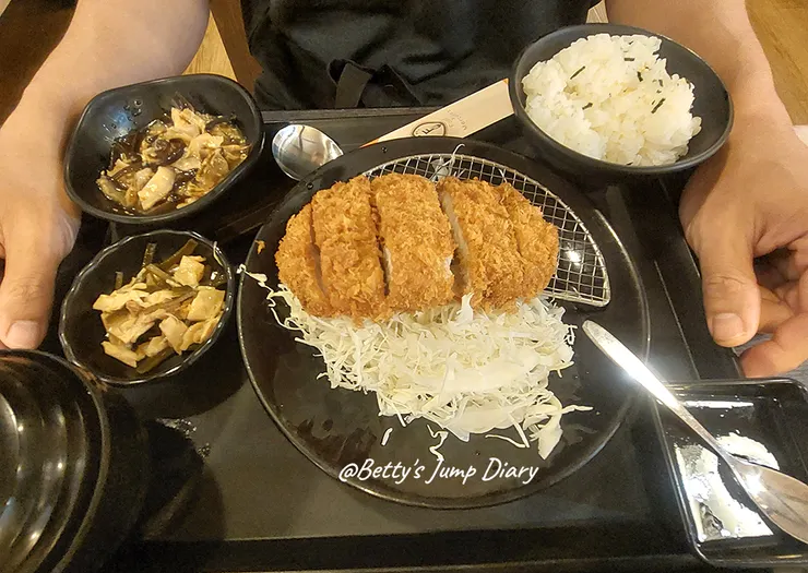 ▲福勝亭-開運豬排定食/圖片來源：Betty's Jump Diary