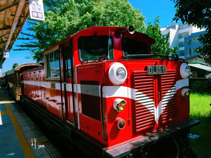 阿里山林鐵在車站的月台
