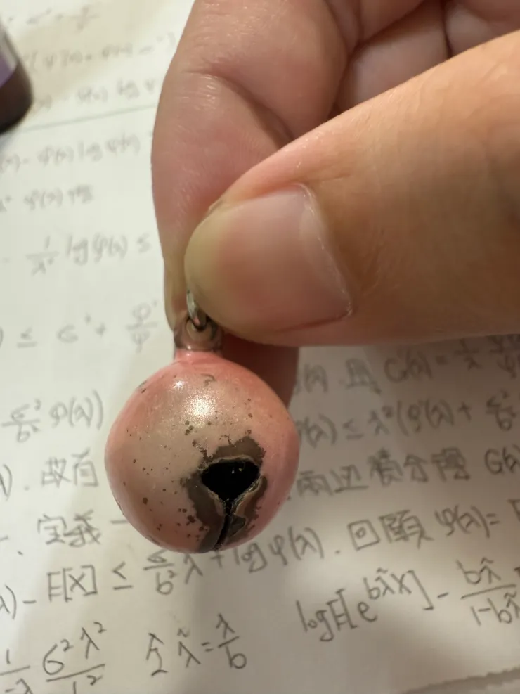 2025/10/14 圓圓曾經綁的鈴鐺，現在還有圓圓毛